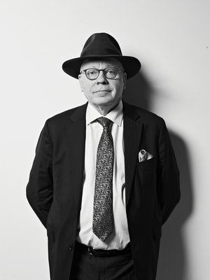 "Epävarmuus on aina läsnä. Onneksi. Jos olisin liian varma, olisin varmaan liukunut jotenkin vaarallisille vesille", Harri toteaa.