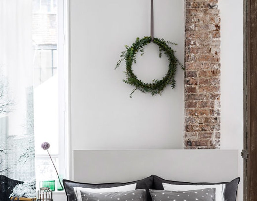 <p><p>Havukranssi on aina in. Sen voi tehdä mistä tahansa vihreästä oksasta. (Ja mikä estää antamasta pieniä joululahjoja jo nyt?) Kuva ja tuotteet: H&M Home</p></p>