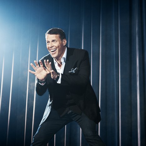 Tony Robbins vakuuttaa, ettei ratkaisevaa ole, mitä elämässä tapahtuu vaan miten tapahtumiin suhtautuu.