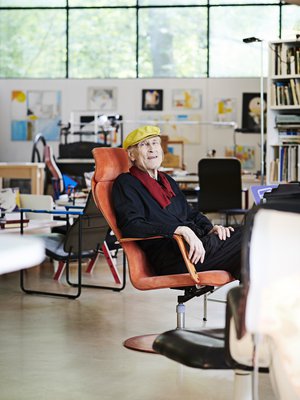 Yrjö Kukkapuro suunnitteli erikoisen ateljeekodin aikoinaan yhdessä Eero Paloheimon kanssa.