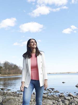 Merenranta on Nasimalle tärkeä paikka, ja perhe asuu lähellä merta. Aiemmin perheellä oli myös vene, mutta sen käyttö jäi vähiin. Nykyään kesää vietetään muun muassa saaristossa puolison suvun mökillä.