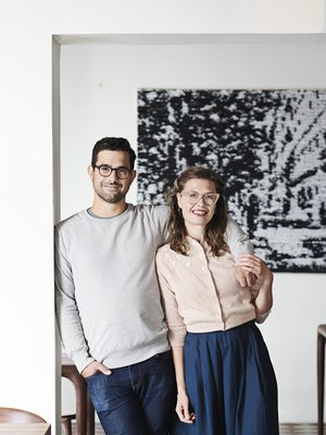 Ravintoloitsija Luka Balać ja kuvataiteilija Heta Kuchka luovat Punavuoressa makuelämyksiä  ja taidetta.