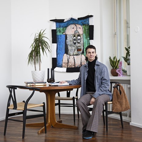 Richard muutti joulukuussa kumppaninsa Felicityn kanssa uuteen asuntoon Ullanlinnaan. Richard ostaa vaatteet ja huonekalut mieluiten käytettynä, koska ne erottuvat joukosta ja niillä on oma tarinansa.