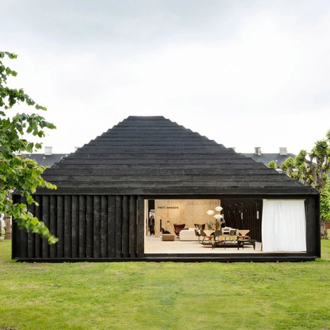 Arkkitehtitoimisto Henning Larsenin suunnittelema paviljonki juhlisti Fritz Hansenia Kööpenhaminan muotoilutapahtumassa.