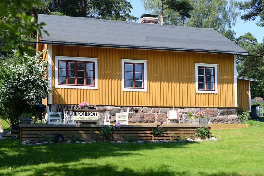 Villa Tallbo Espoossa, rakennusaika 1800-luvun j&auml;lkipuoli. Torpassa oli alun perin kaksi huonetta ja tulisijaa sek&auml; kylm&auml; maapohjainen osa kotiel&auml;imille. Torppaa laajennettiin 1910- ja 1920-luvuilla. Asuinneli&ouml;it&auml; on 120. Talo on maalattiin perinteisell&auml; keltamultamaalilla.&nbsp; 