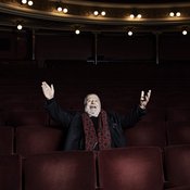 ” On hyvä mennä älykkäämmän ihmisen kanssa naimisiin, niin pääsee itse helpommalla”, Esko Salminen sanoo vaimostaan Aino Seposta.