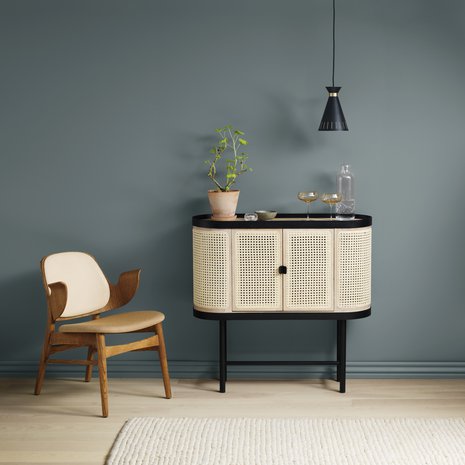 Tanskalaisen Warm Nordicin mallistossa näkyy monta tämän vuoden trendiä, kuten maanläheiset ja murretut sävyt sekä puu.