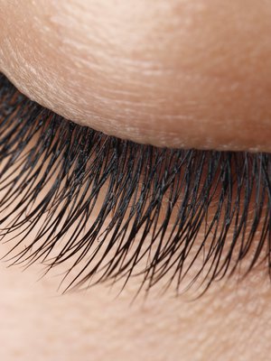 Käsi ylös se, joka ei haaveile pitkistä ja tuuheista ripsistä! Kuva: <span class="photographer">Shutterstock</span>