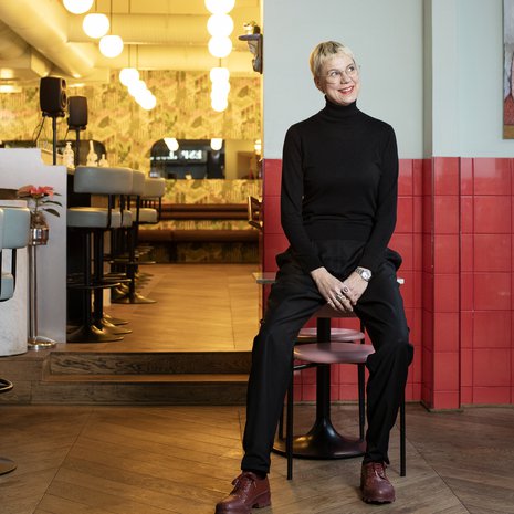 Aino Brandt ja suunnittelutoimisto Koko3 ovat luoneet esimerkiksi helsinkiläisen ravintola Yes yes yesin ilmeen.