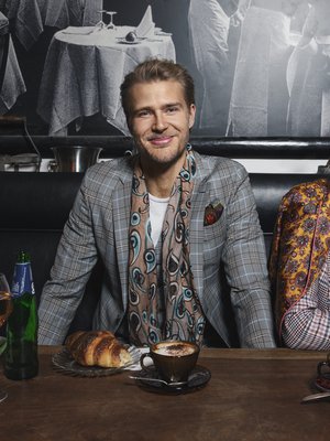 Jalkapalloilija Paulus Arajuuri ja näyttelijä Adeliina Arajuuri loistivat Glorian muotijutun malleina.