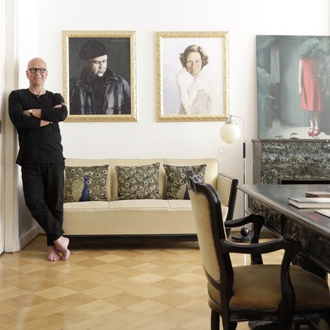 Markulle kodissa tärkeintä on se, että koko perhe viihtyy kotona ja myös ystävät ovat sinne tervetulleita. Markun muotokuvan on maalannut Viggo Wallensköld, Minnan taas Jukka Rosti.