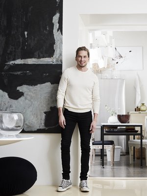 Sisustusarkkitehti Ilkka Mälkiäinen arvostaa pitkiä asiakassuhteita.