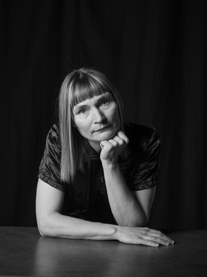 "Lopetin meikkaamisen jo kauan sitten. En jaksa enkä pidä sitä tarpeellisena. Se voi olla jollekin ilmaisukeino, mikä on fine. Minä voin ilmaista itseäni sillä, minkä värisiin vaatteisiin pukeudun."