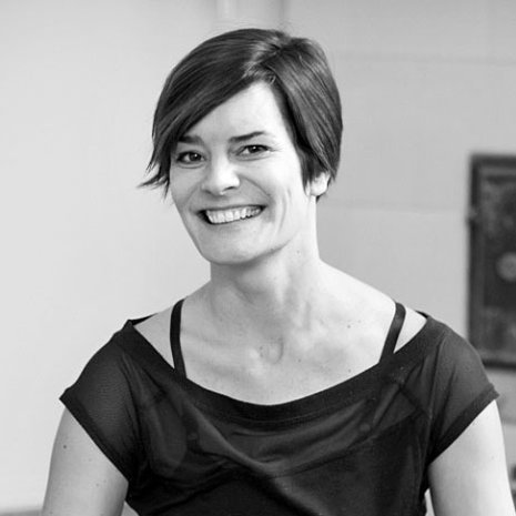 Toimittaja Hanna Jensen yrittää sisustaa, mutta ei tahdo onnistua.