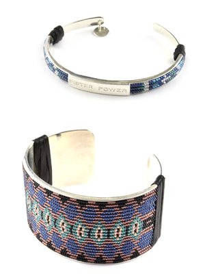 Sister Power –rannekoru n. 55 e.
Leveämpi, hopearannekoru n. 130 e. Molemmat Syster P.