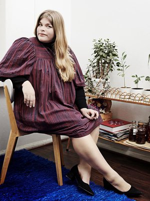 Mekko Ivana Helsinki, poolo Uniqlo, kengät Asos.