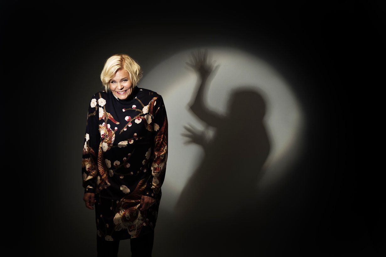 Paula Noronen ei seuraa stand up -komiikkaa eikä ahmi komediasarjoja televisiosta. Eikä lue juurikaan lastenkirjoja. ”Pelkään oman työni sekoittuvan niistä.”