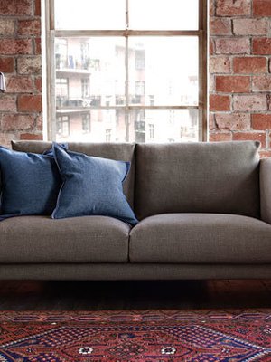 <p><p>Kahden hengen Nockeby-sohva on boheemi uutuus, 629 e, Ikea.</p></p>