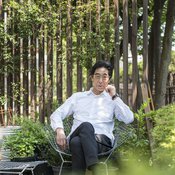 Harry Bertoian sinkitty Diamond-tuoli on yksi Mujin pääjohtajan Masaaki Kanain lempiesineistä, ja hän on sijoittanut sen suosikkipaikkaansa pihalla.