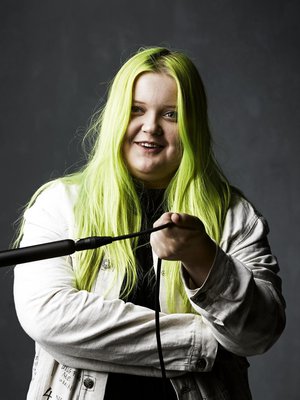 Myös Elton John on mieltynyt Alman musiikkiin. Hän valitsi Karma-kappaleen kesällä soitettavaksi nettiradiolähetyksessään.