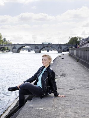 Laura Lindstedt peri Ranska-rakkautensa äidiltään. Ensin hän oppi ruokasanaston.