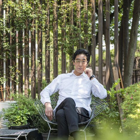 Harry Bertoian sinkitty Diamond-tuoli on yksi Mujin pääjohtajan Masaaki Kanain lempiesineistä, ja hän on sijoittanut sen suosikkipaikkaansa pihalla.   