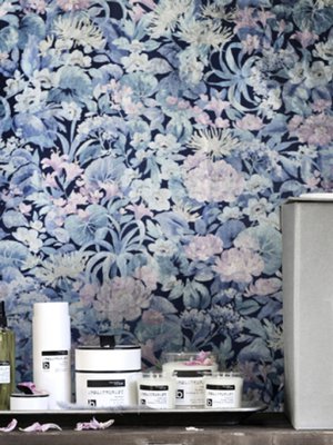 <p><p>Mikä tapettiherkku!  Kukkainen ihanuus tuo syvyyttä seinille ja herkkä vaaleanpunainen tekee siitä täyteläisen. Kuva: <span class="photographer">Broste Copenhagen</p></p></span>