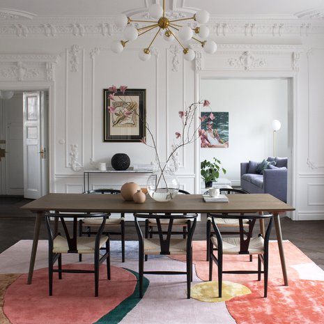 Matto kokoaa tyylikkäästi ruokailu- tai sohvaryhmän, kunhan se on riittävän iso.