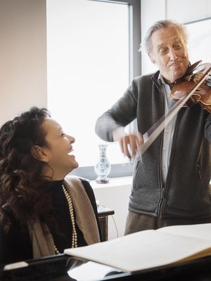 Gothóneilla musisoidaan myös vapaa-ajalla.