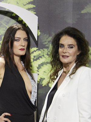 Kaarina Kivilahti saapui Glorian näytökseen yhdessä tyttärensä Karina Kivilahden kanssa.