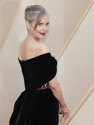 ”Sarja on ollut yhdistävä kokemus, jollaista tapahtuu harvoin, jos koskaan”, Elizabeth McGovern kuvailee Downton Abbey -näyttelijöiden yhteishenkeä.