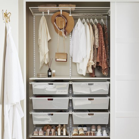 Kiinteäänkin kaappiin voi asentaa Elfan kantokisko- järjestelmän, jota on helppo muokata omien tarpeiden mukaan.