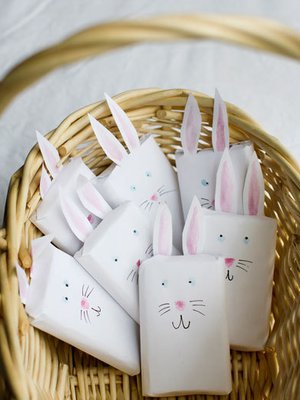 <p><p>Korillinen suklaapupuja on helppo askarrella itse.</p></p>