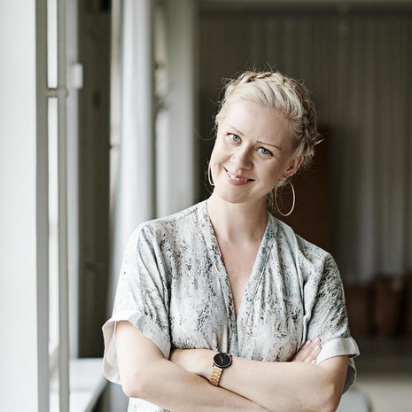 “Työssäni välillä pesen vessoja ja välillä manageroin vaikuttajia. Työnkuva on viidessä vuodessa muuttunut enemmän esimiestyöksi ja strategiasta vastaamiseksi. Olen oppinut jakamaan vastuuta alaisilleni. Näin hienosti sanottuna kasvatan uusia esimiehiä.”