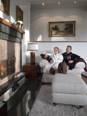 Jaarat pukeutuvat oman yrityksensä vaatteisiin myös vapaa-ajallaan.