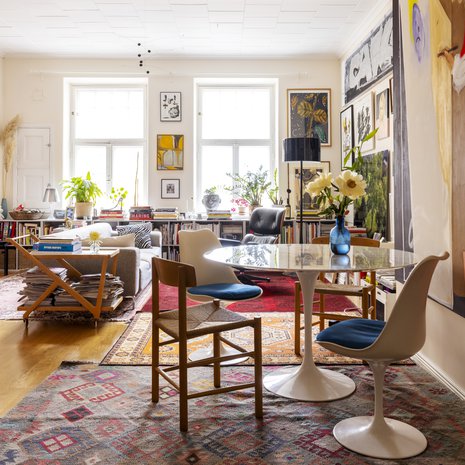 Tuomaksen mukaan taiteen kerääminen on mahdollista tavallisillakin palkkatuloilla. "Taidekoulujen kevätnäyttelyt ja huutokaupat ovat hyviä paikkoja aloittaa. Hyvässä kokoelmassa on sekaisin vanhaa ja uutta taidetta. Oma kokoelmani on kasvanut hiljalleen 30 vuoden aikana."