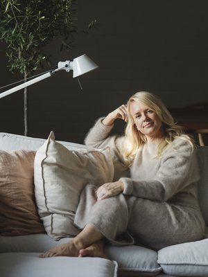 Yrittäjä Johanna Laaksomaan bisnes tuo valoa kaamosaikaan. Nykyään hänen tuoksukynttilänsä ovat myös vientituote. "Tuote on hyvä, mutta yrittäjyys on aina myös tuuripeliä."