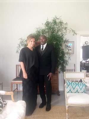  Minä ja mieheni Lincoln juhlatunnelmissa ystävän kesähuvilalla elokuussa 2018.