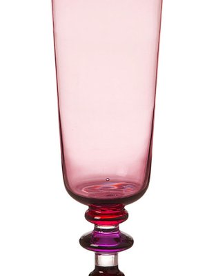 Sagaformin Spectra-samppanjalasit ovat suupuhallettua lasia, 22,90 e/2 kpl, Anttila.&nbsp;