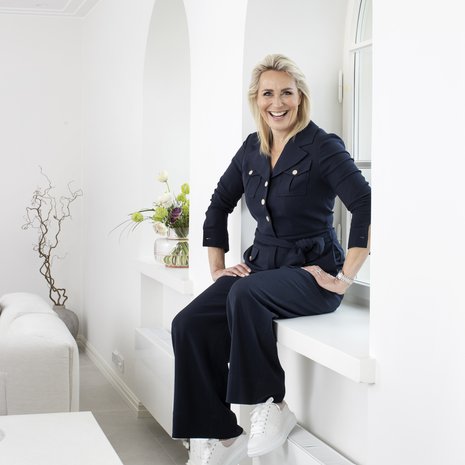  Esiintymistyössä vaatteet ovat merkittävässä roolissa. "Osa ammatillisesta itsevarmuudesta tulee vaatteiden kautta." Tummansininen haalari Ted Baker, tennarit Alexander McQueen.