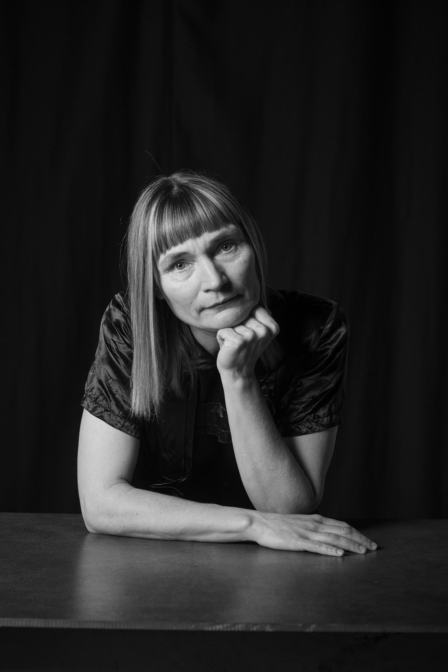 "Lopetin meikkaamisen jo kauan sitten. En jaksa enkä pidä sitä tarpeellisena. Se voi olla jollekin ilmaisukeino, mikä on fine. Minä voin ilmaista itseäni sillä, minkä värisiin vaatteisiin pukeudun."