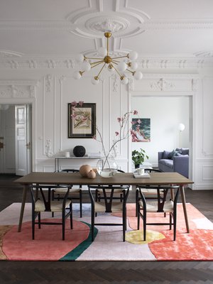 Matto kokoaa tyylikkäästi ruokailu- tai sohvaryhmän, kunhan se on riittävän iso.