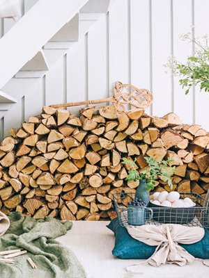 <p><p>Klapit pois puuliiteristä ja sisälle! Mikä estää pinoamasta hiellä ja vaivalla tehtyjä klapeja esille ja seinää koristamaan? Kuva: <span class="photographer">Jouni Harala</p></p></span>