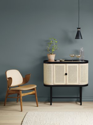 Tanskalaisen Warm Nordicin mallistossa näkyy monta tämän vuoden trendiä, kuten maanläheiset ja murretut sävyt sekä puu.