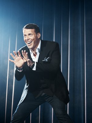Tony Robbins vakuuttaa, ettei ratkaisevaa ole, mitä elämässä tapahtuu vaan miten tapahtumiin suhtautuu.