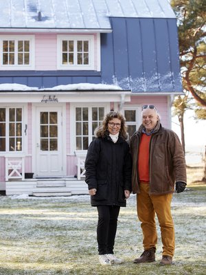 Elina Seikku ja Jan-Erik Chydeniuksen oma Hangon talo on entinen kalastajanmökki ja sijaitsee aivan meren rannalla.