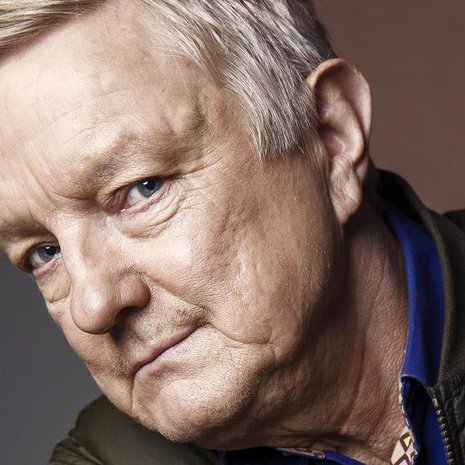 Väisänen on asunut Ranskassa vuodesta 1989 asti. ¨”En tiedä, kuinka pitkä tulevaisuus minulla on, mutta en usko enää palaavani Suomeen.”