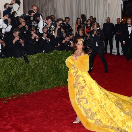 Rihanna Guo Pein upeassa asussa vuoden 2015 MET-gaalassa.