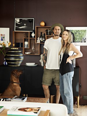 Perhe ja koti Espoossa ovat yrittäjäpari Hanna Himangalle ja Joonas Laurilalle kaikki kaikessa. Puolitoista vuotta sitten nelilapsisen perheen täydensi rhodesiankoira Hector eli Hessu.