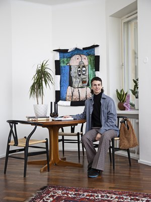 Richard muutti joulukuussa kumppaninsa Felicityn kanssa uuteen asuntoon Ullanlinnaan. Richard ostaa vaatteet ja huonekalut mieluiten käytettynä, koska ne erottuvat joukosta ja niillä on oma tarinansa.